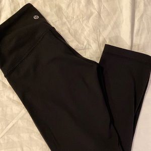 Lululemon Mid Rise Wunder Under size 6